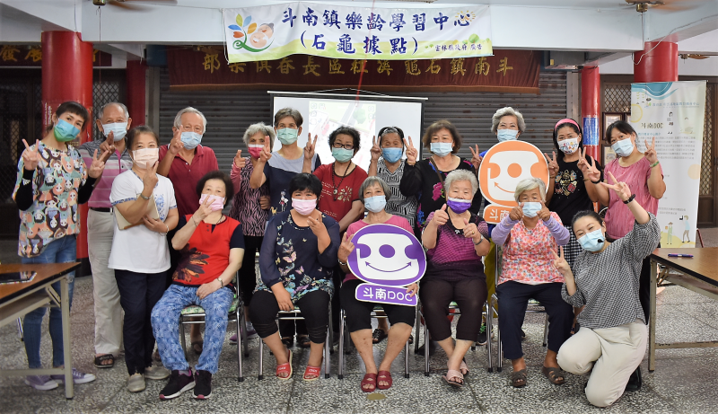 學員與講師開心合照