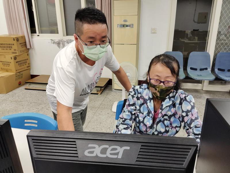 沒關係慢慢來，不懂再問，這樣才會進步，不用害怕會錯，再改進操作方式就好。