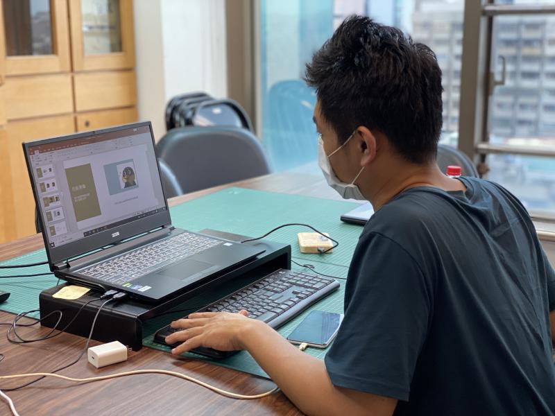 課堂範例是枋山DOC製作的伯勞鳥貼圖說明其製作過程跟想法。