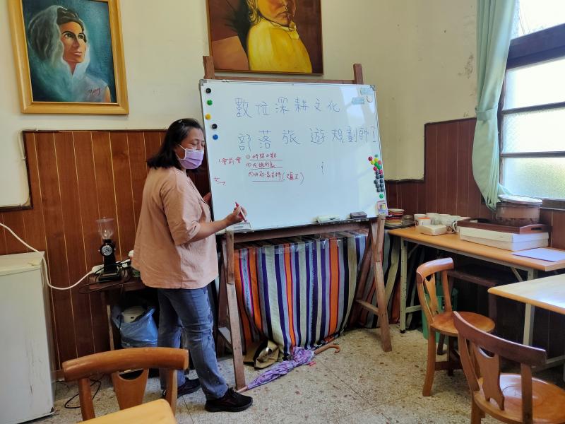 先從規劃旅遊的定點去做討論跟故事的解說