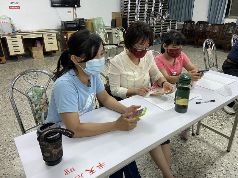 親子學員一起上課