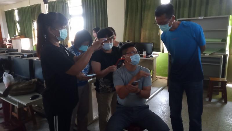 透過手機接收訂單一手搞定