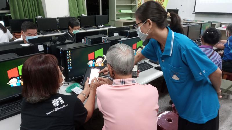 學員操作練習中