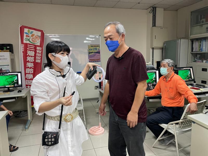 講師須留意，如果燈光不足需補光，講師聲音部分，用藍芽或無線耳麥