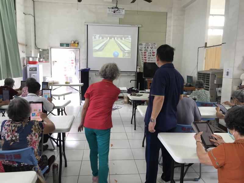 學員體驗switch操作。