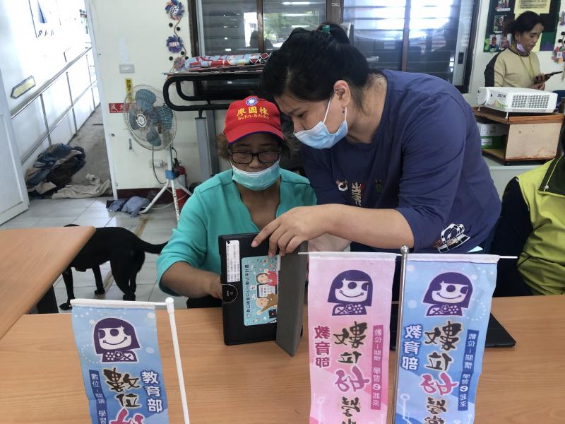 App下載後，多種拼貼格式讓學員選擇。