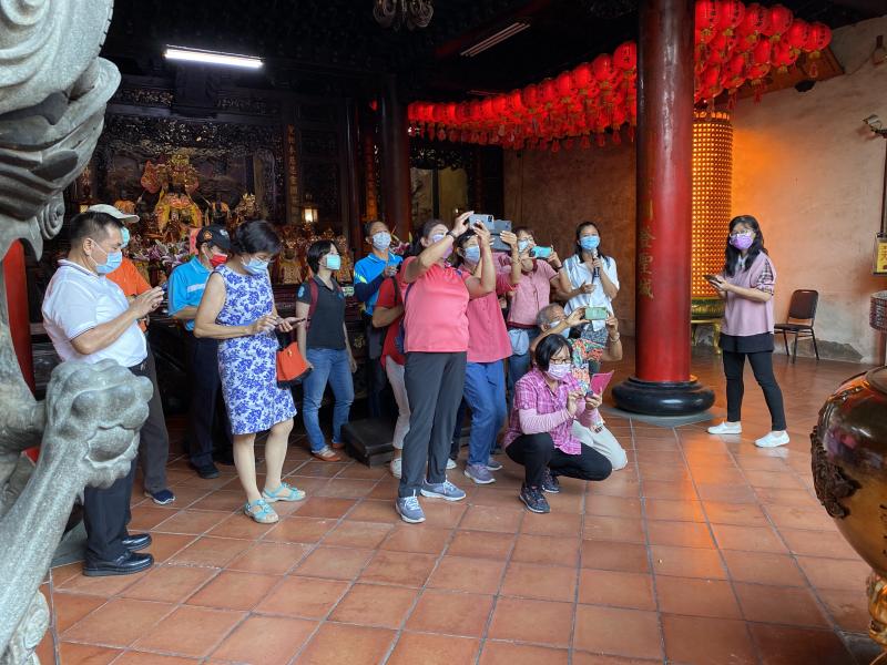 廟宇的金爐也是一個拍攝點