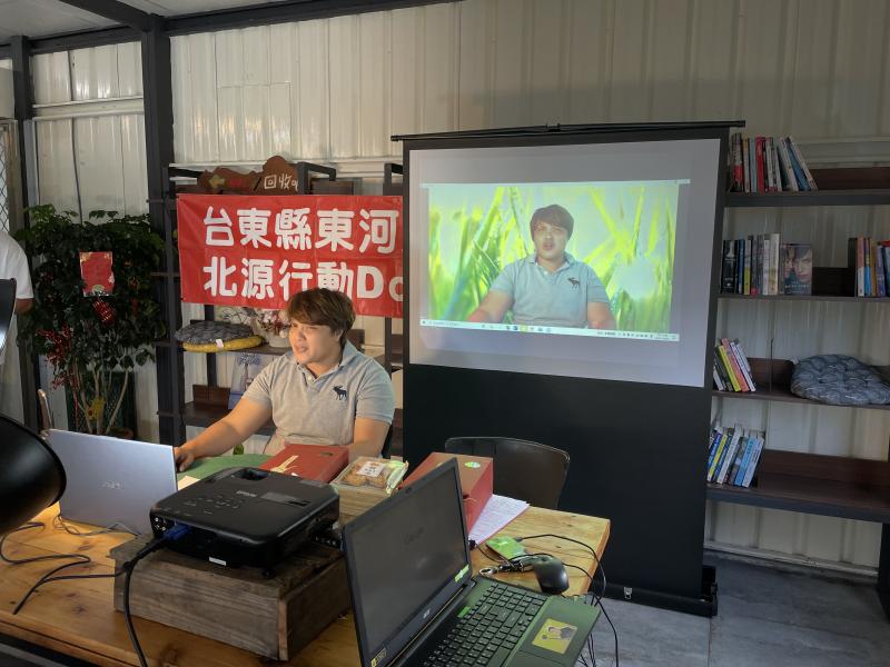 4.	芒果嘉榕說果乾製作到完成需要48小時低溫烘製  且一顆芒果只切二片跟烏魚子一樣珍貴   色澤橘黃 口感Q嫩好吃到一片接著一片愈吃愈愛吃
