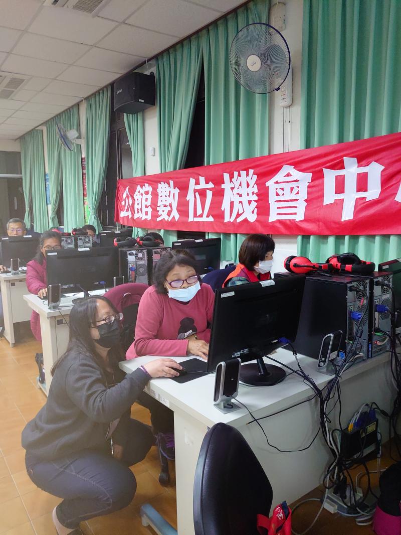 看,大黟兒學的多認真