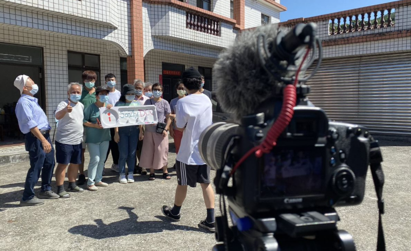 學員至茶行社區拍攝