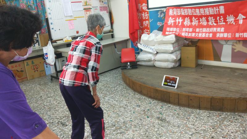 學員練習下載運動app軟體 玩的開心