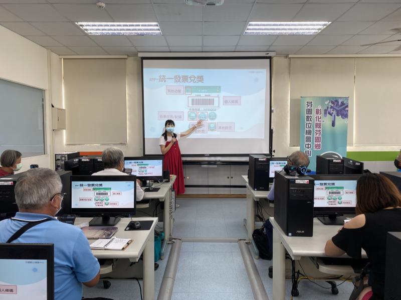 講師教學生如何設定自己的雲端發票載具