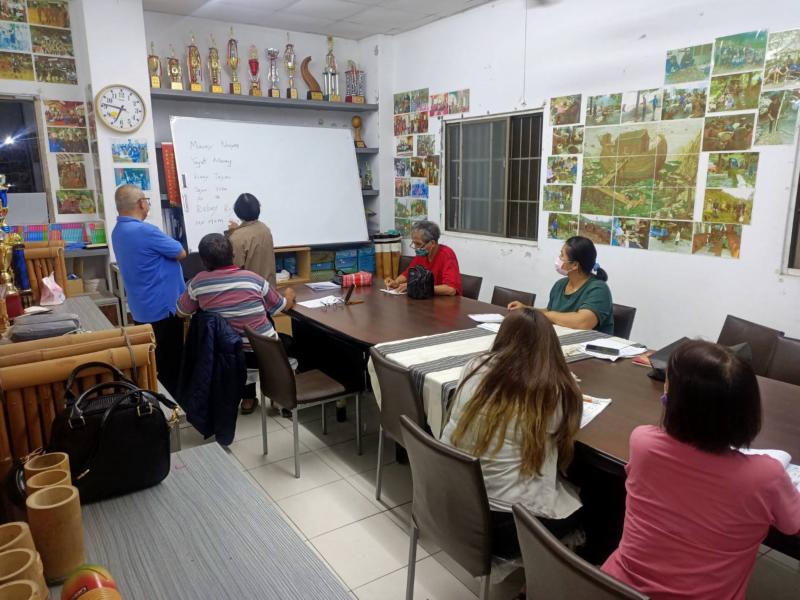 要好好的寫喔，講師正在認真地觀察每位學員，真的不能偷懶喔.