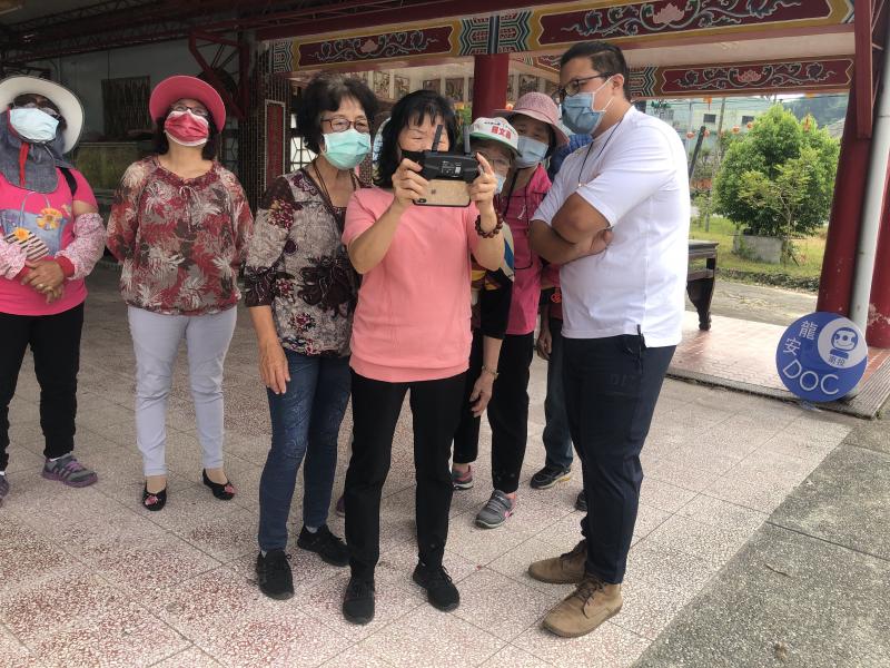 學員實際操作空拍機