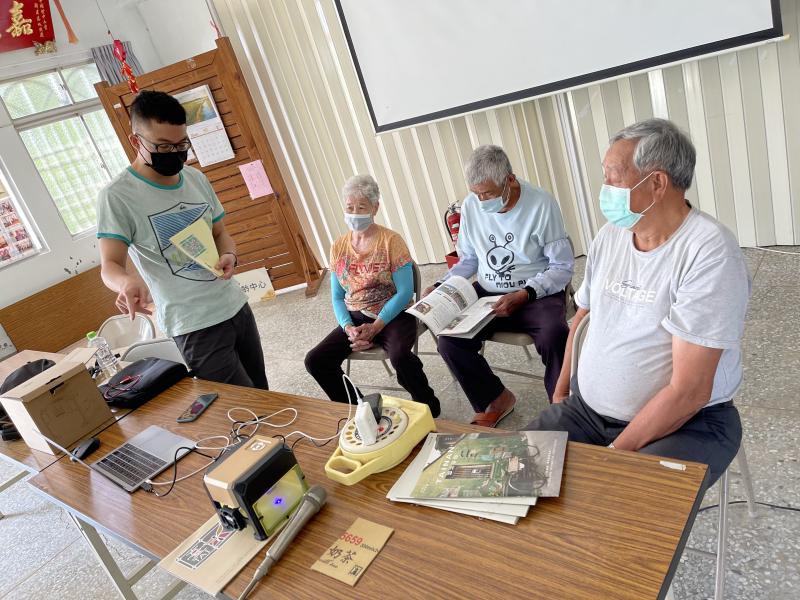 分組個別指導長輩雷雕機運作與刻圖