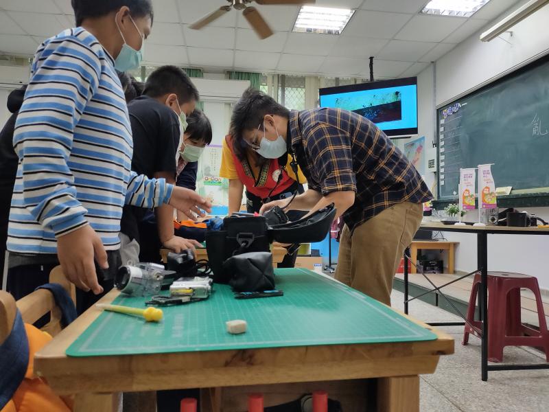 講師介紹相機基本架構。