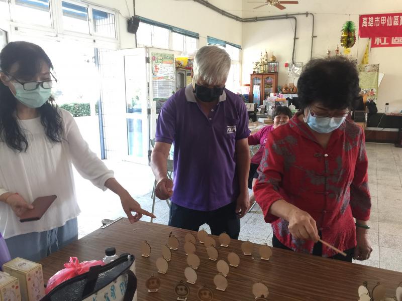 社區長輩牛刀小試一下