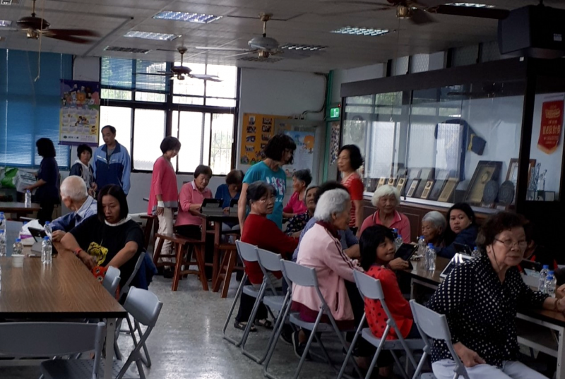 "以前有機會接觸但是沒有注意、專心學習，回到家就忘了。"教室裡不少的學員有這樣的聲音，這次再來一次行動分班的課程。大家分常高興。