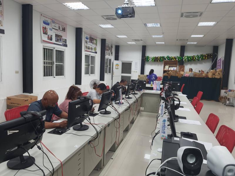 完成作品練習可惜噴墨印表機故障囉！可能是最近這格星期溫度太高吧，下次有空再來印。