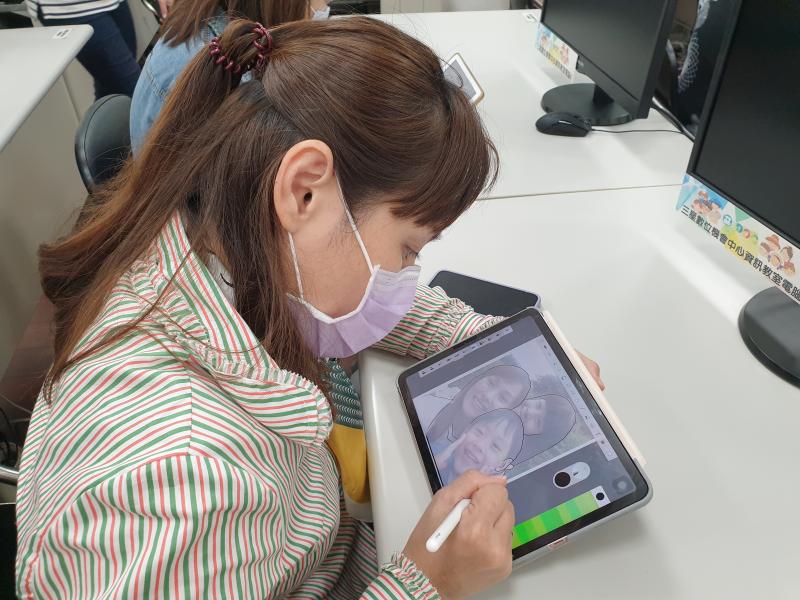 用觸控筆畫會更細緻