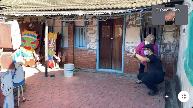 講師教導學員拍攝AR素材