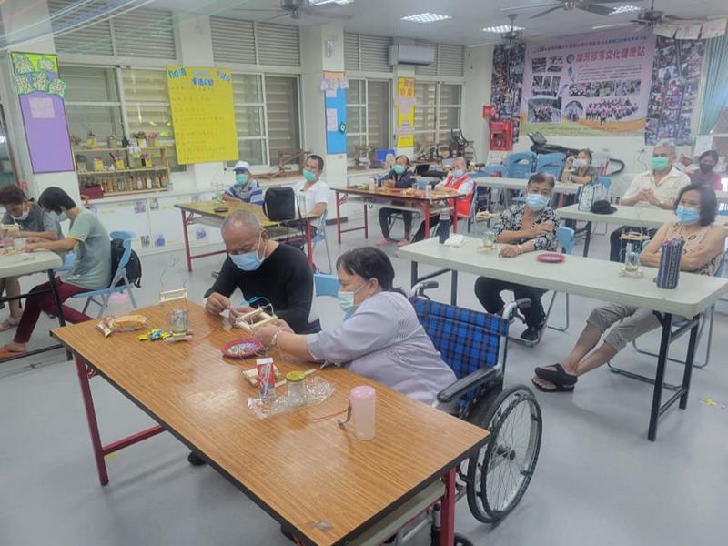 講師與學員上課畫面