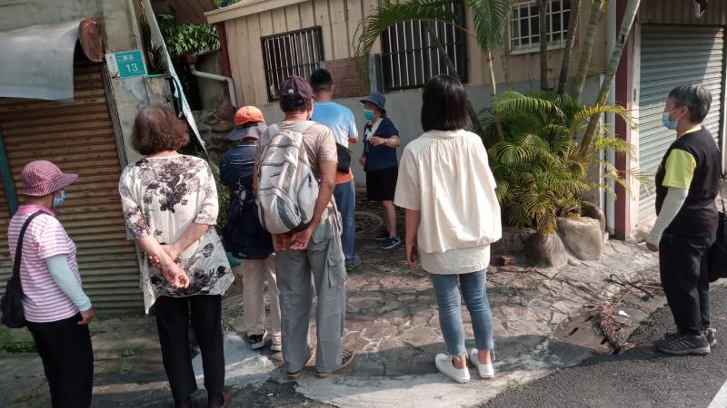 如何到達小農奶奶的舊家呢?跟著奶奶走~