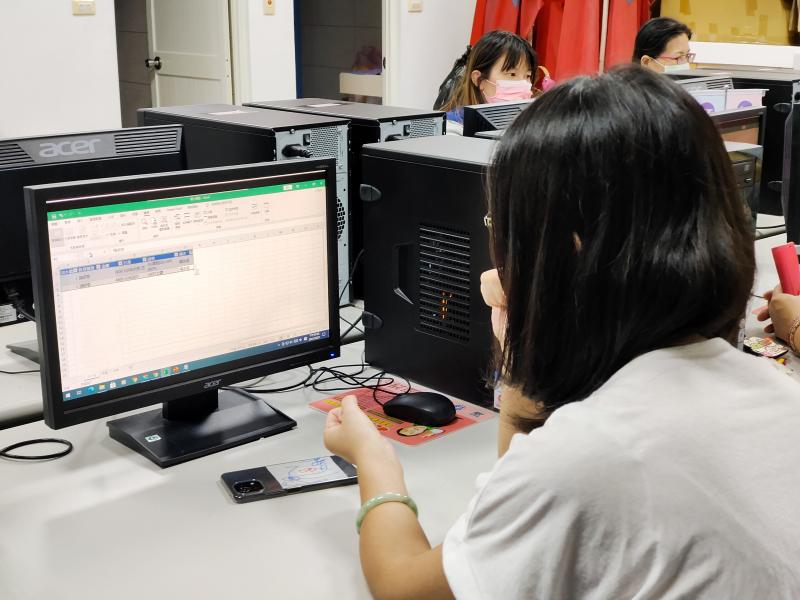 好像越來越順手，學到更多好用的小技巧，原本需要更多時 間來完成，現在方便使用很多。