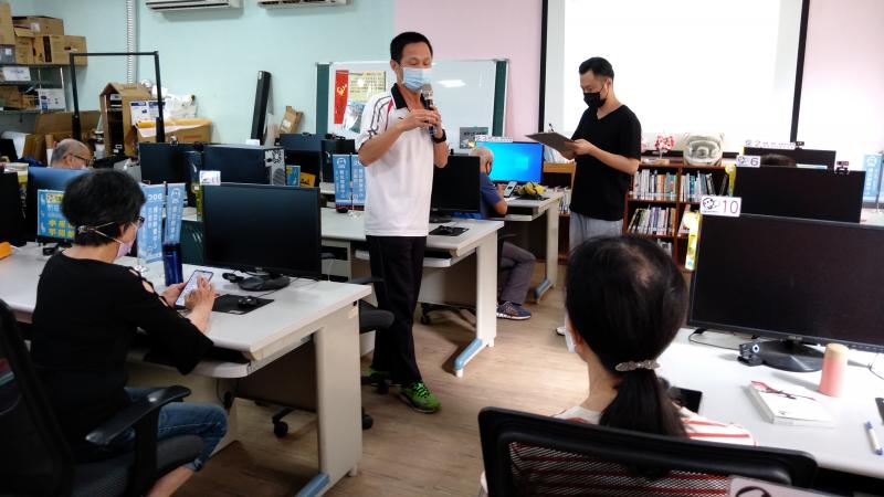 學員們自我介紹，以及講述一下對微電影的需求