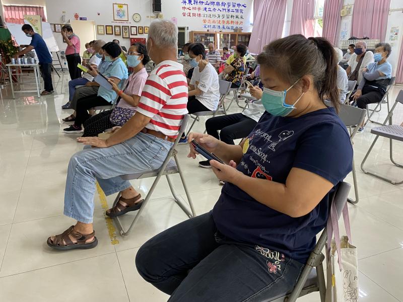 民宿業者嘗試學習數位記帳，將民宿的營運完整記錄，方便每個月帳務查詢。