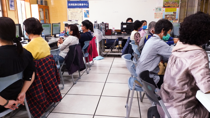 謝春好講師說明如何操作線上排版軟體