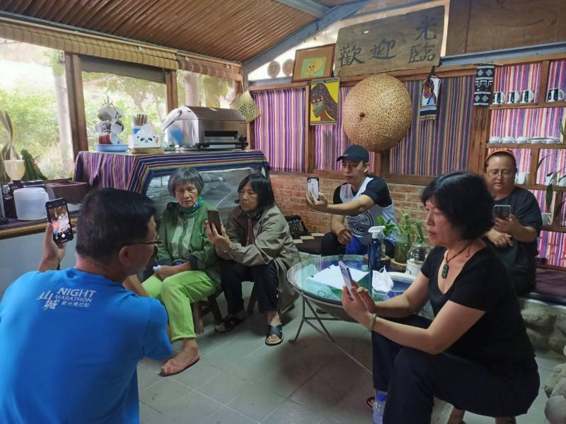 學員們上課都非常投入認真喔...期待這次的直播產出