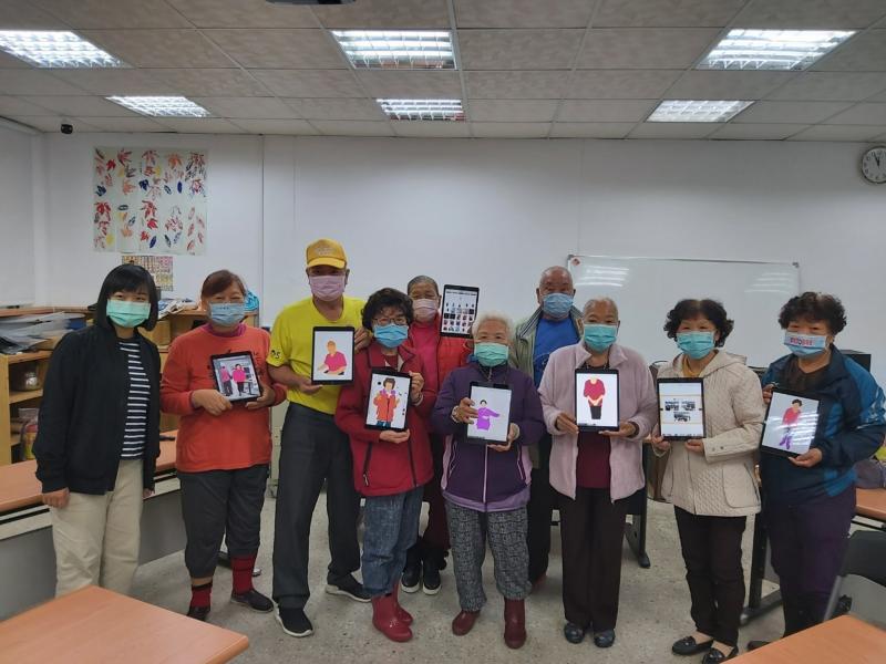 經過講師耐心指導，學員大部份第一次使用平板就能畫出不錯的成績。