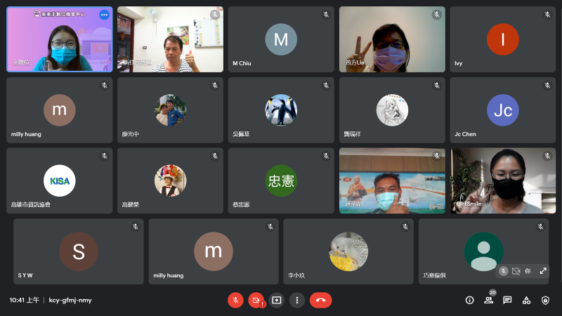 線上課程學員開視訊開心合照