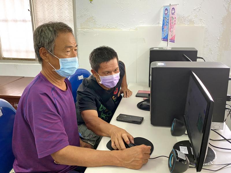 學員練習建置臉書粉絲專頁