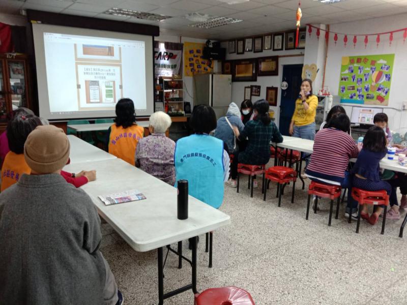 學員們認真上課的模樣