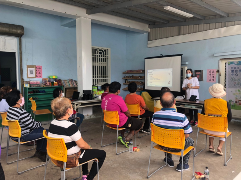 枋山DOC結合在地教會團體開設數位生活應用課程。
