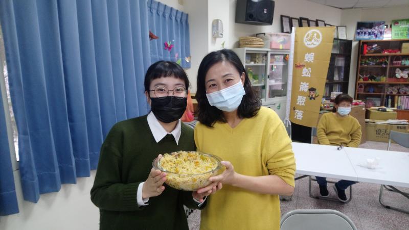 春梅姐跟女兒一起合作完成的金瓜米粉