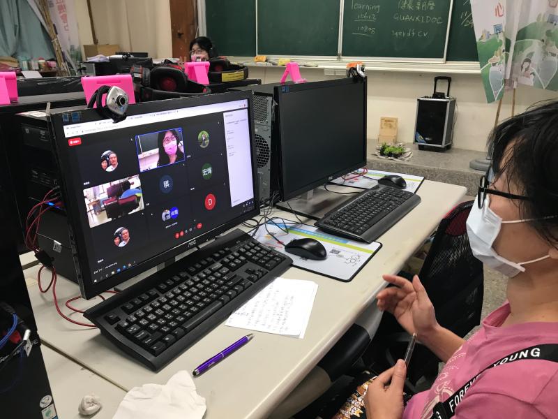 學員們透過GOOGLE MEET 線上教學