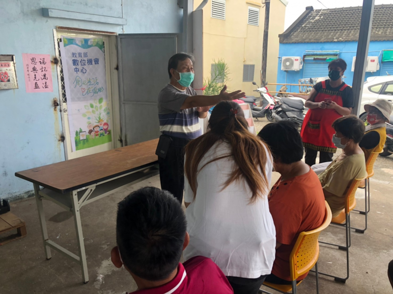 課程一開始由黃隆献執行長做反詐騙的開場宣導。