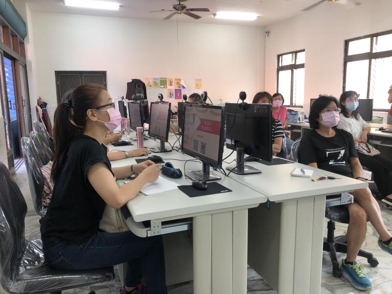 社區直播教學邀請社區民眾暢談社區大小事。