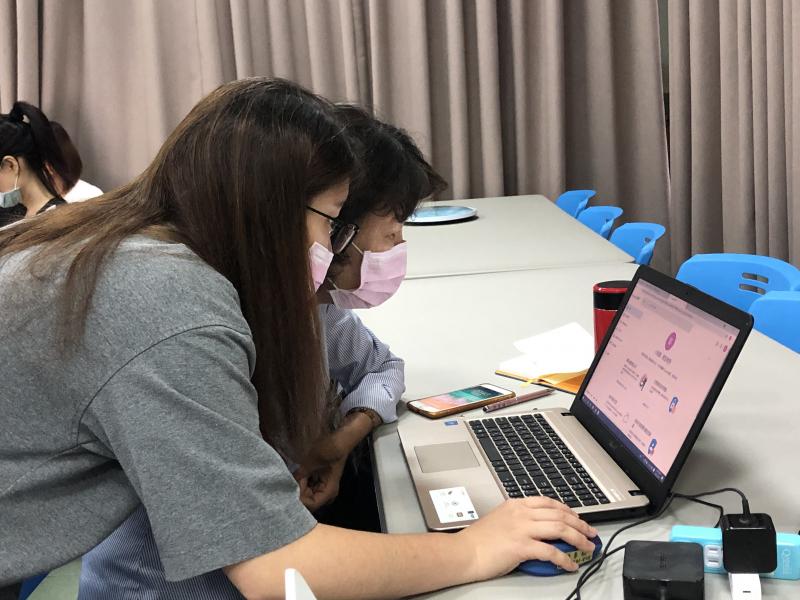 講師協助學員開通數位學習中心帳號註冊