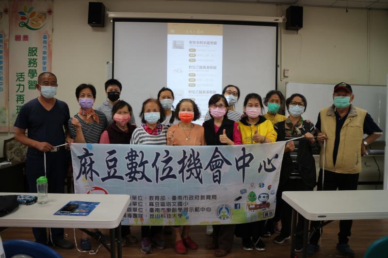 課程結束,學員和老師合照