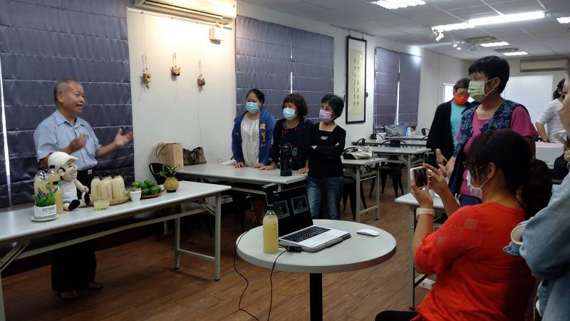 直播體驗，此次有請檸檬老爹分享他的招牌檸檬汁