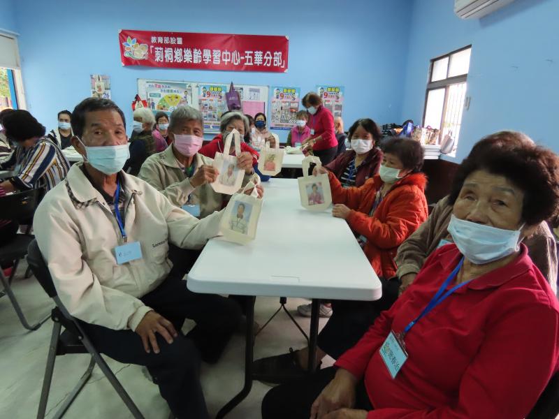 社區長輩設計所完成的作品