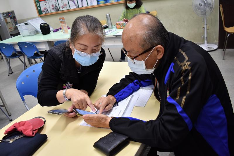 學員們正在討論