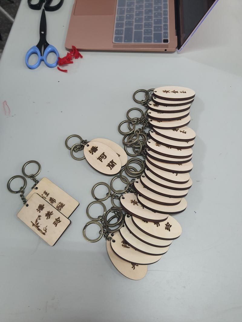 全部做好共21片，連工作人員都說也要雷雕一下。