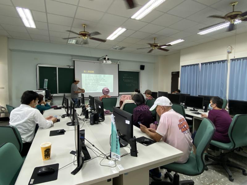 講師講解微距攝影使用