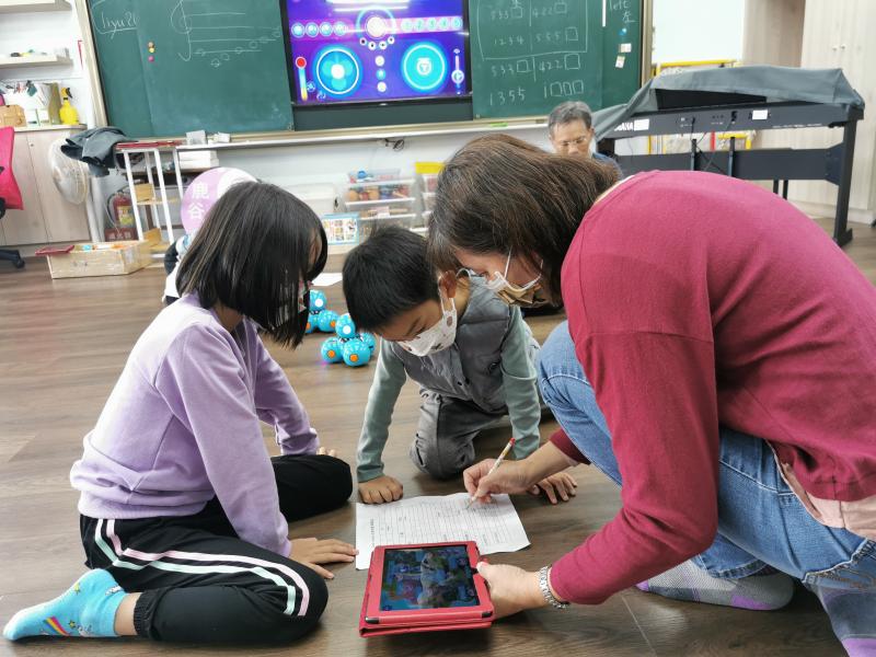 助教老師也是擁有完整能力來教學學員一步一步地完成屬於學員的程式設計