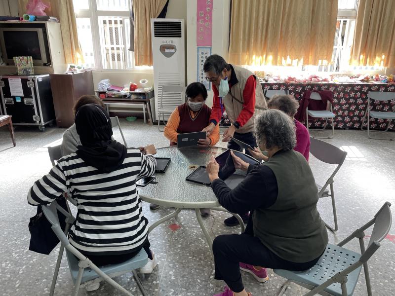 由學員與老師實機操作使用情形